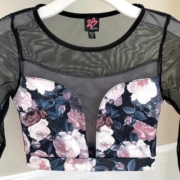 2B Bebe size XS Deep V Floral Crop Top - Picture 3 of 15